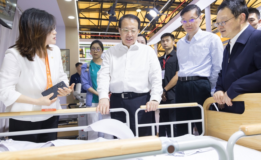 龚正市长考察2026上海老博会，推出更多创新性、引领性的产品和服务