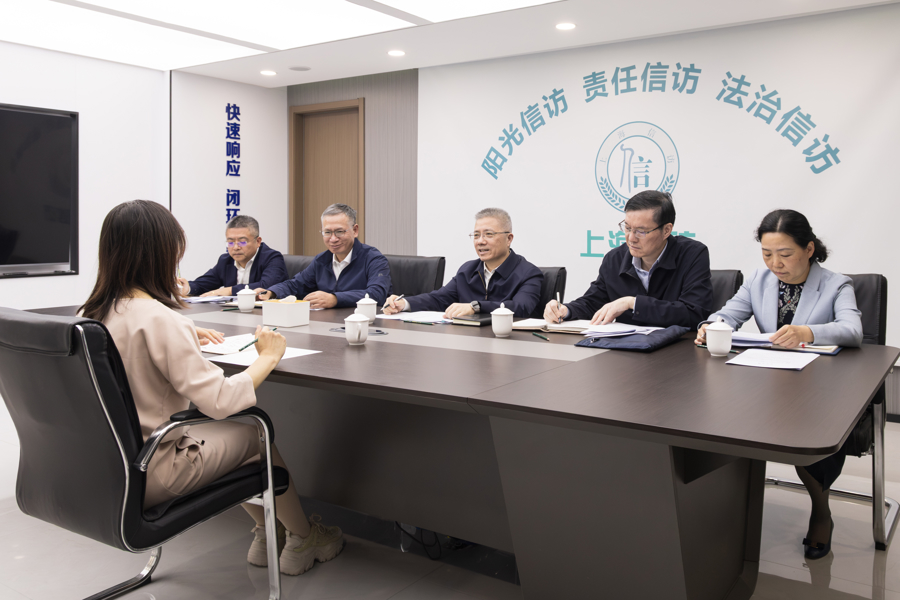 朱忠明在虹口区下访，要求面对面倾听群众诉求，维护群众合法权益